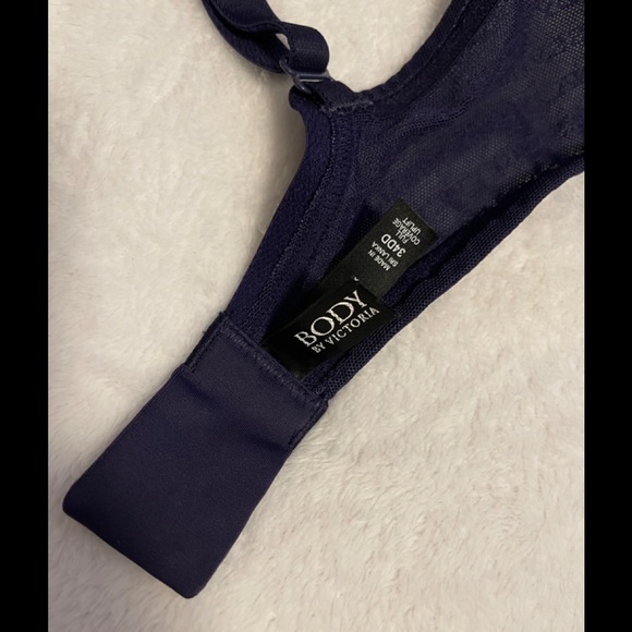 Victoria Secrets Bra - Picture 7 of 10